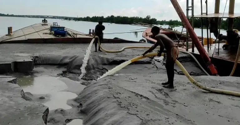 রাবনাবাদ নদের বালু উত্তোলন